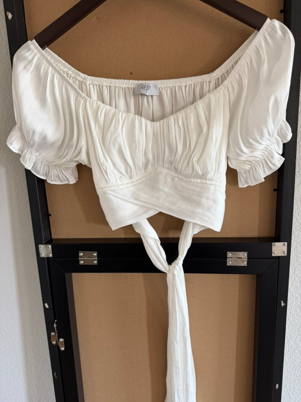 P033 RESA White Off-Shoulder Puff Crop Top